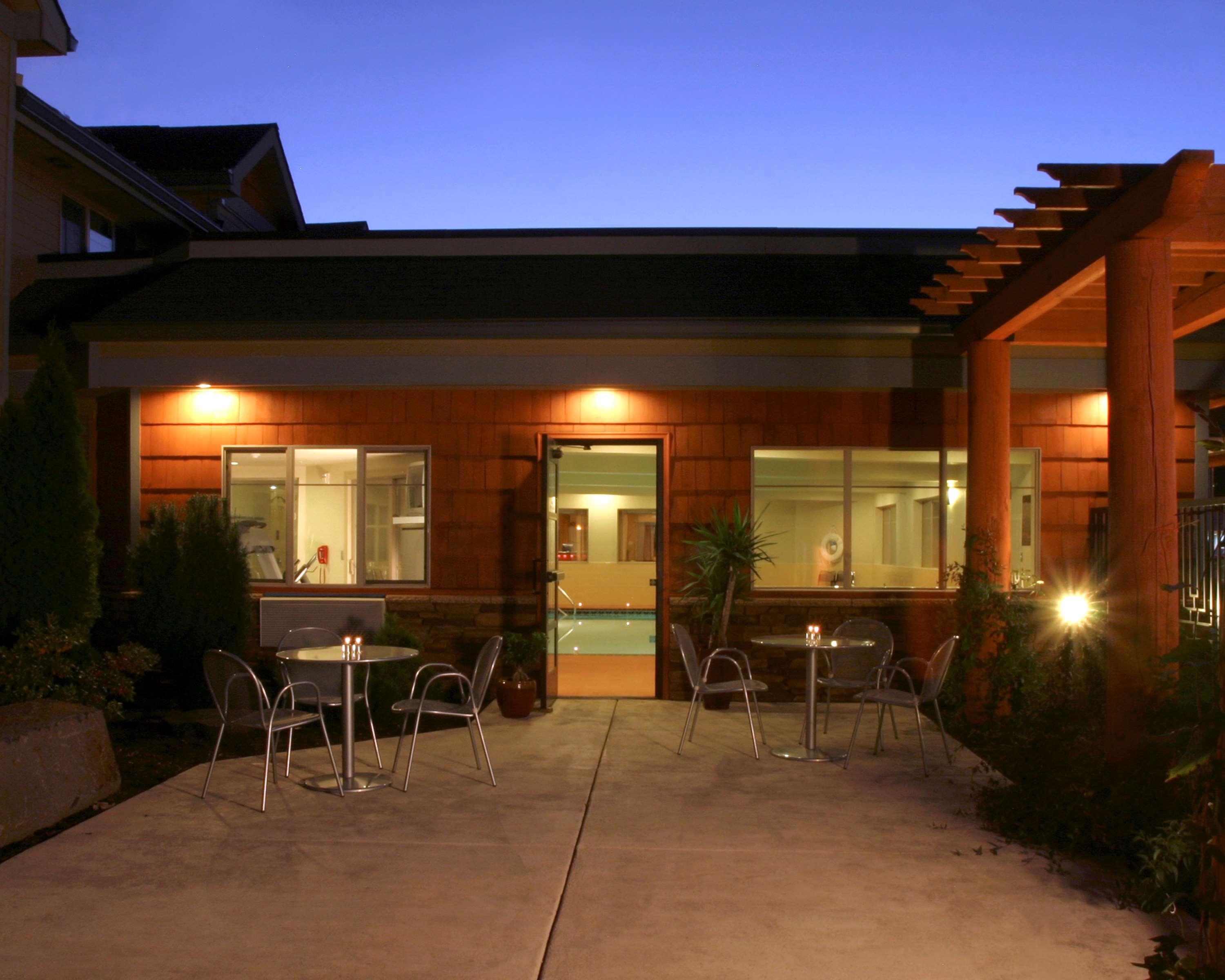 קלה אלום Best Western Snowcap Lodge מראה חיצוני תמונה