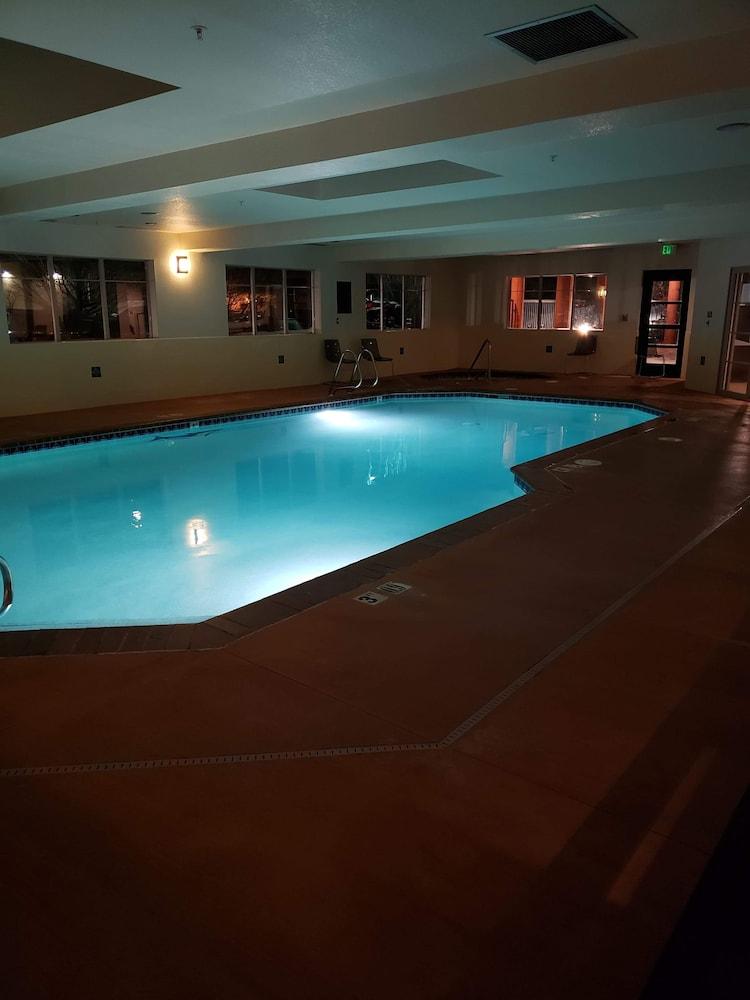 קלה אלום Best Western Snowcap Lodge מראה חיצוני תמונה